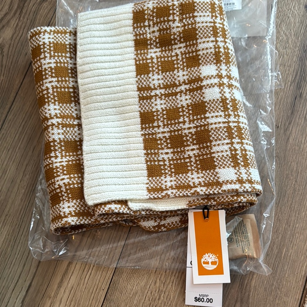 Timberland - Plaid Knit Scarf in Tan and Cream